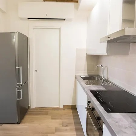 Daire Tower View Apartment, Nel Centro Storico Di A Due Passi Da Tutto Bolonya