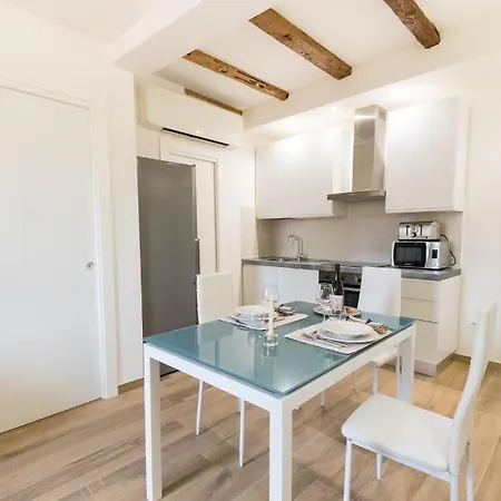 Tower View Apartment, Nel Centro Storico Di A Due Passi Da Tutto Daire Bolonya